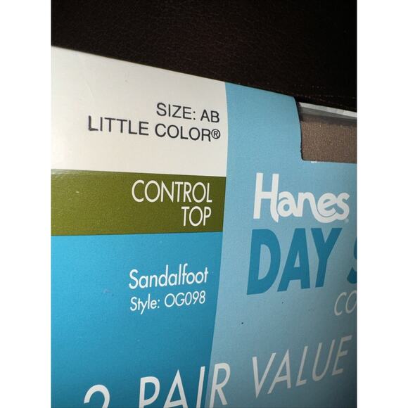 HANES DAY SHEER CONTROL TOP 2 PAIR VALUE PACK SIZE AB LITTLE COLOR SANDALFOOT - Picture 5 of 7